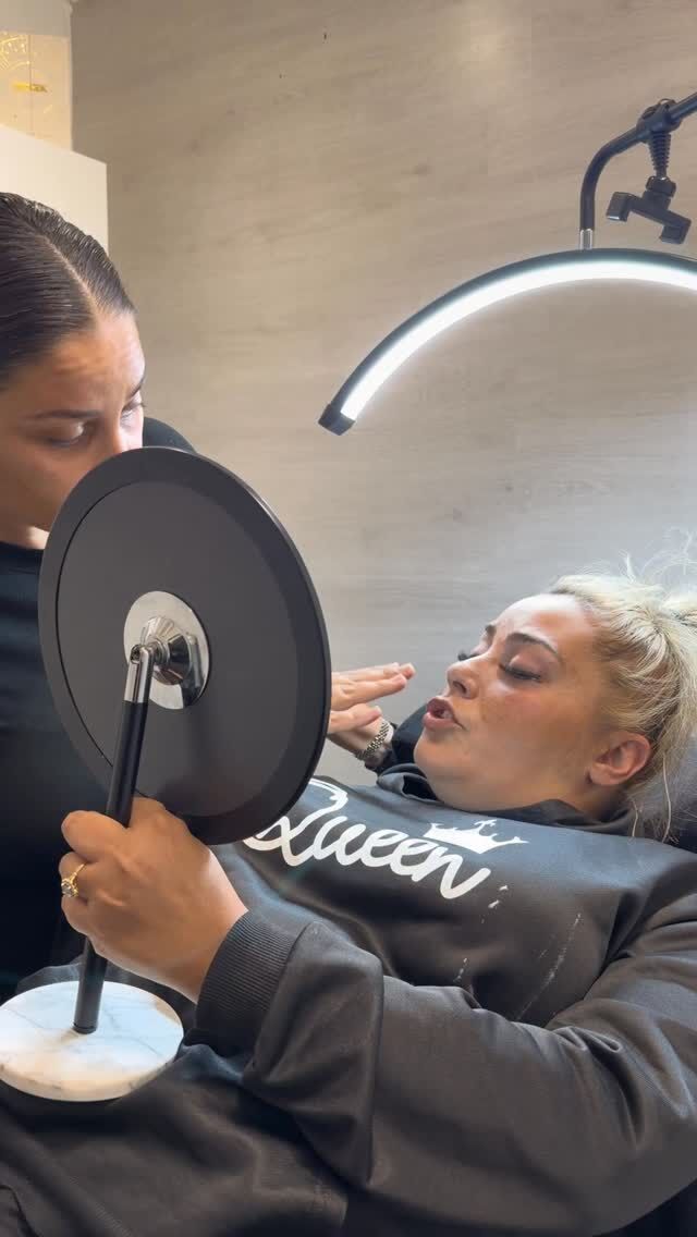 La perf de Khadija pour ne pas exploser de rire 🤣🤣🤣 
La partie 2 arrive !
#montpellier #blague #drole #humour #salondebeaute